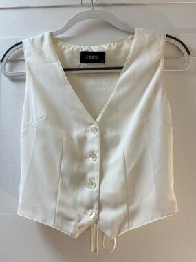 Cider Cream Button-Front Sleeveless Vest